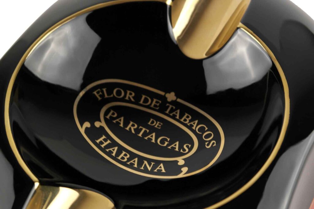 Aschebecher-Partagas-Serie-2-Cigarren_6397680_kl-(2)